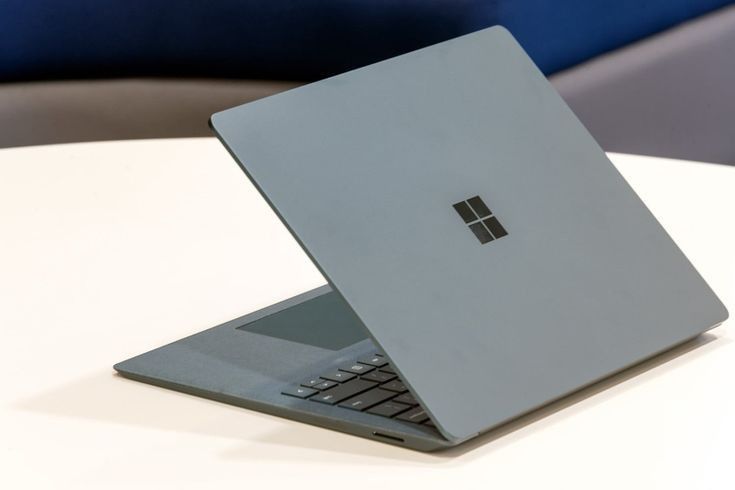 1Microsoft Surface Laptop 5